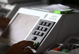 Um levantamento recente revelou que 59 dos 167 (35,3%) municípios do Rio Grande do Norte têm mais eleitores cadastrados do que habitantes, uma situação peculiar que desperta a atenção para questões relacionadas ao domicílio eleitoral.