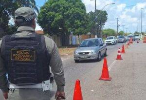 Pelo menos 529 carros e motos foram apreendidos por policiais rodoviários estaduais nos primeiros 15 dias do ano - Foto: CPRE / Reprodução