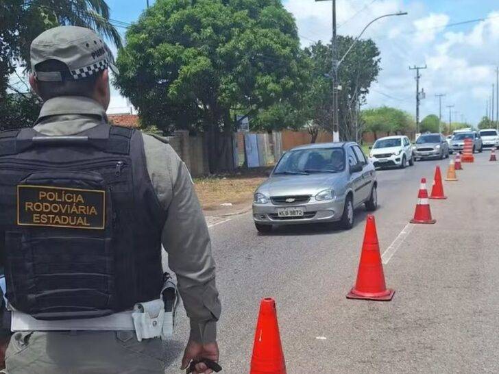 Pelo menos 529 carros e motos foram apreendidos por policiais rodoviários estaduais nos primeiros 15 dias do ano - Foto: CPRE / Reprodução