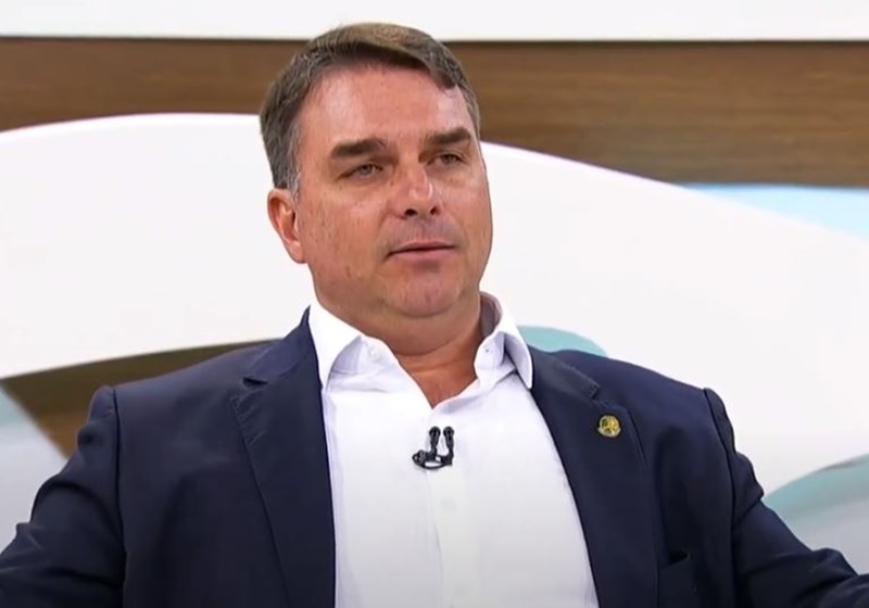 Senador Flávio Bolsonaro (PL-RJ) em entrevista ao Roda Viva, da TV Cultura - Foto: YouTube / Reprodução