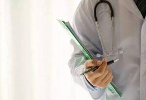 Médico é preso suspeito de gravar pacientes durante consulta e armazenar mais de 13 mil imagens de pornografia infantil em SC — Foto: Freepik
