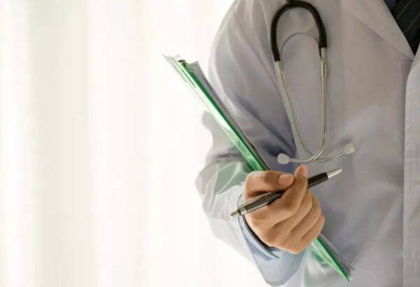 Médico é preso suspeito de gravar pacientes durante consulta e armazenar mais de 13 mil imagens de pornografia infantil em SC — Foto: Freepik
