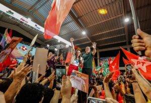 Natália Bonavides e Milklei Leite durante convenção realizada em Natal - Foto: Luísa Medeiros / PT
