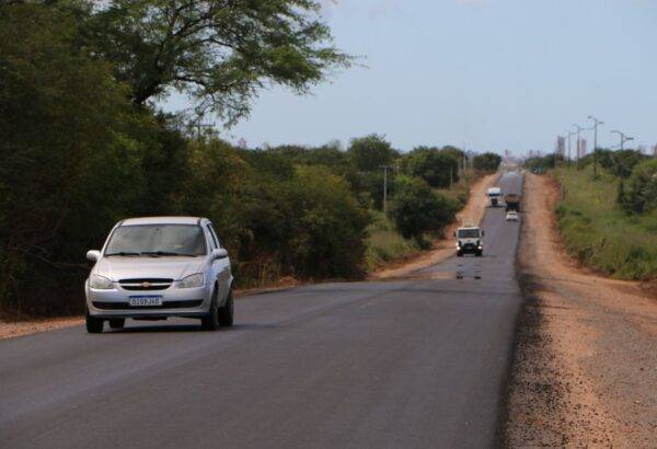 Trecho da RN-117 entre Mossoró e Governador Dix-Sept Rosado está sendo recuperado pelo Governo do RN - Foto: Carlos Costa / Governo do RN