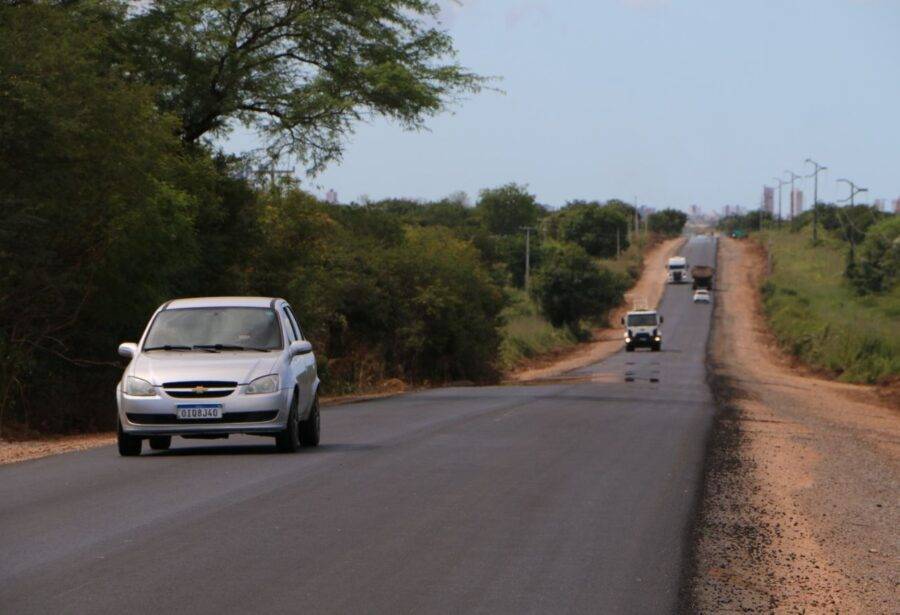Trecho da RN-117 entre Mossoró e Governador Dix-Sept Rosado está sendo recuperado pelo Governo do RN - Foto: Carlos Costa / Governo do RN