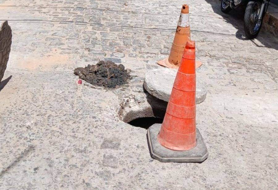 Caern conserta vazamento que estava gerando “língua negra” na Praia de Areia Preta - Foto: Reprodução