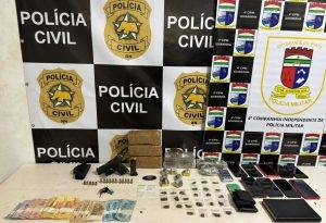 Operação apreendeu armas, munições, drogas e dinheiro em Tibau do Sul - Foto: PCRN / Reprodução