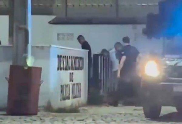 Trio foi preso em flagrante por favorecer prostituição de adolescente em bar - Foto: PCRN / Reprodução