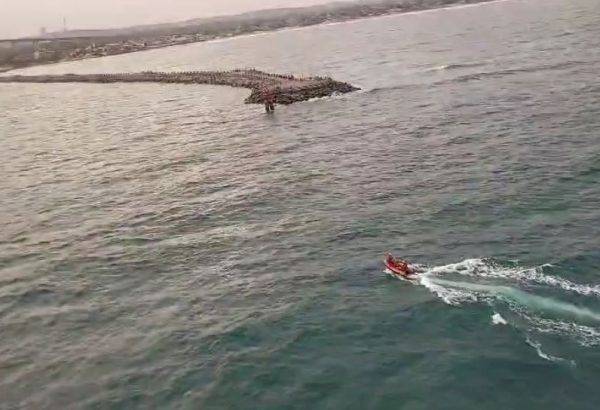 Banhista foi resgatado no mar pelo Corpo de Bombeiros - Foto: Reprodução