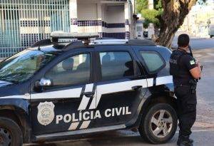 Segundo a Polícia Civil, o suspeito utilizava redes sociais para atrair adolescentes a encontros privados, onde os forçava a consumir drogas ilícitas e bebidas alcoólicas. Foto: PC/ASSECOM