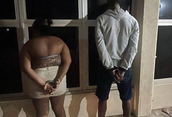 Dupla foi presa nesta quinta-feira (27) por suspeita de tráfico de drogas no Carnaval de Natal - Foto: Seap / Reprodução