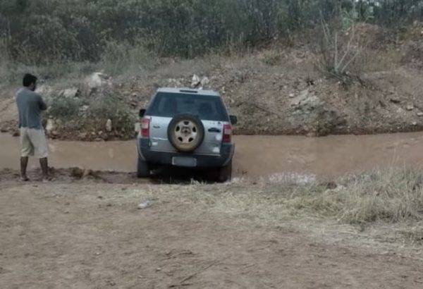 Mulher foi encontrada morta embaixo de carro, dentro de barreiro, no interior do RN — Foto: Cedida