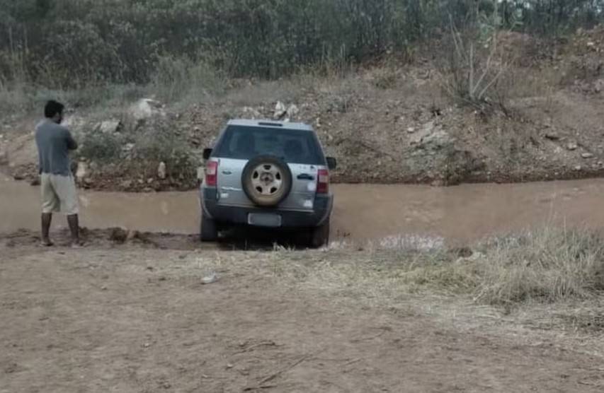Mulher foi encontrada morta embaixo de carro, dentro de barreiro, no interior do RN — Foto: Cedida