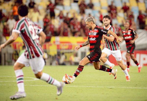 Lance do Fla-Flu nesta quarta-feira no Maracanã - Foto: Adriano Fontes / CRF