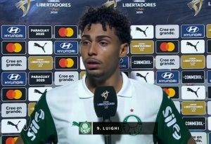 Atacante do Palmeiras chorou após sofrer racismo no Paraguai, em jogo da Libertadores Sub-20 - Foto: Conmebol / Reprodução
