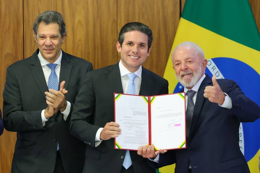 Presidente Lula ao lado do presidente da Câmara, Hugo Motta, e do ministro da Fazenda, Fernando Haddad - Foto: Fabio Rodrigues-Pozzebom / Agência Brasil