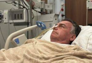 Ex-presidente Jair Bolsonaro (PL) está internado no DF Star, em Brasília - Foto: X / Reprodução