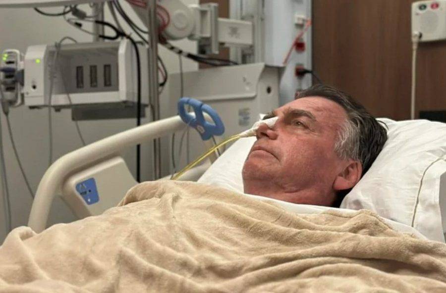 Ex-presidente Jair Bolsonaro (PL) está internado no DF Star, em Brasília - Foto: X / Reprodução