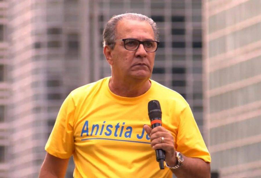 Silas Malafia: "Cadê esses generais de quatro estrelas do Alto Comando do Exército? Cambada de frouxo. Cambada de covardes. Cambada de omissos. Vocês não honram a farda que vestem" (Foto: Reprodução/YouTube/Silas Malafaia) Leia mais em: https://www.gazetadopovo.com.br/republica/em-discurso-malafaia-critica-generais-do-exercito-frouxos-covardes-omissos/ Silas Malafia: "Cadê esses generais de quatro estrelas do Alto Comando do Exército? Cambada de frouxo. Cambada de covardes. Cambada de omissos. Vocês não honram a farda que vestem" (Foto: Reprodução/YouTube/Silas Malafaia)