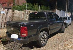 Veículo também foi recolhido para o pátio do Detran; motorista fugiu por 4 km — Foto: Divulgação/CPRE