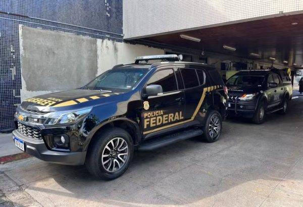 Agentes da PF levaram suspeito para Hospital Walfredo Gurgel após ocorrência, em setembro do ano passado - Foto: Reprodução