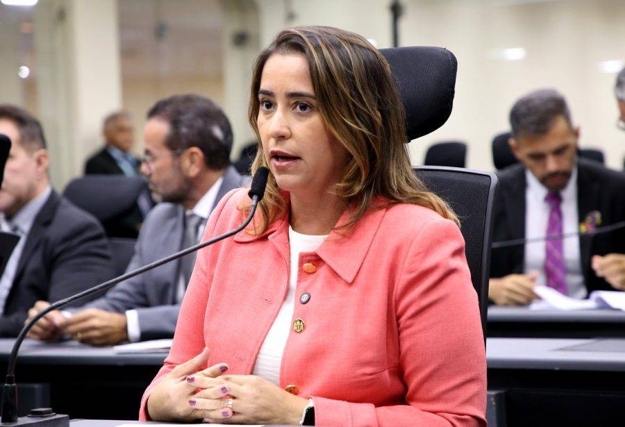 Vereadora Samanda Alves (PT) durante pronunciamento na Câmara Municipal de Natal - Foto: Francisco de Assis / CMN