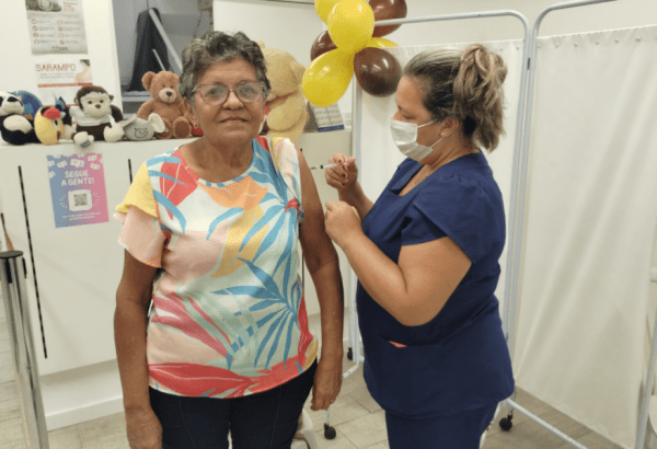 Idosos estão no grupo prioritário da campanha de vacinação contra a gripe - Foto: SMS / Reprodução