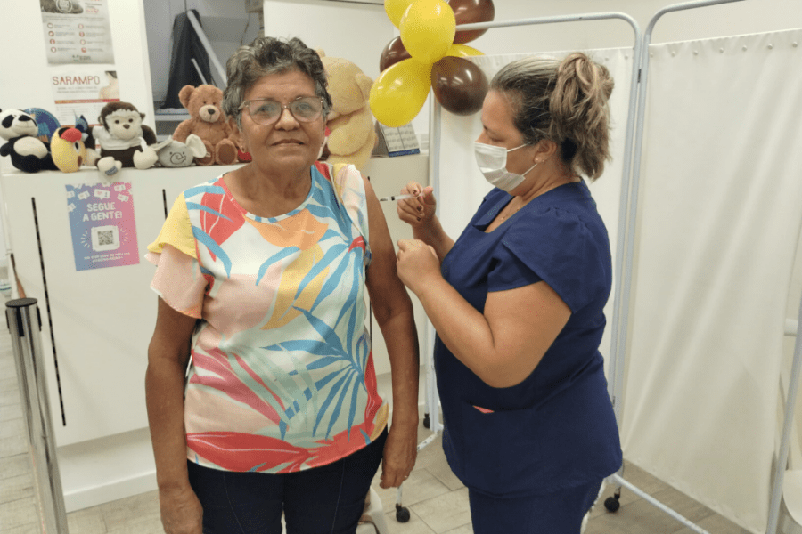 Idosos estão no grupo prioritário da campanha de vacinação contra a gripe - Foto: SMS / Reprodução