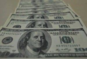 Já dólar à vista encerrou no campo negativo e caiu 1,33%, a R$ 5,6075 na venda. Foto: Agência Brasil