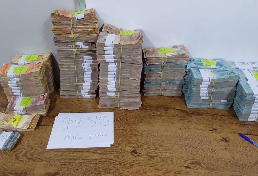 Segundo a PRF, o dinheiro foi roubado em um arrombamento no último fim de semana. Foto: PRF