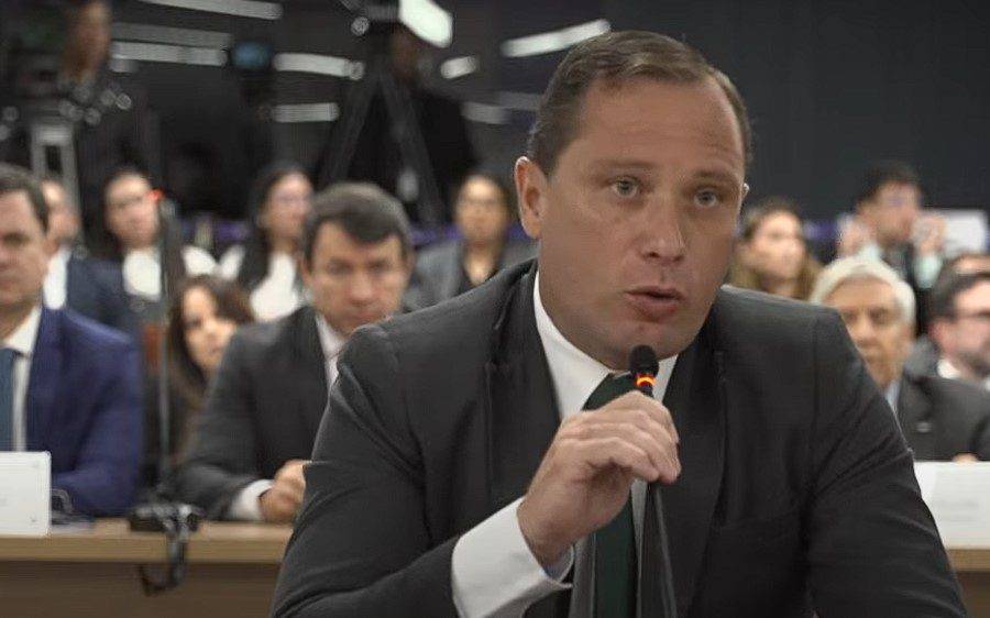 O tenente-coronel Mauro Cid durante interrogatório no STF • Reprodução/Youtube/Rádio e TV Justiça