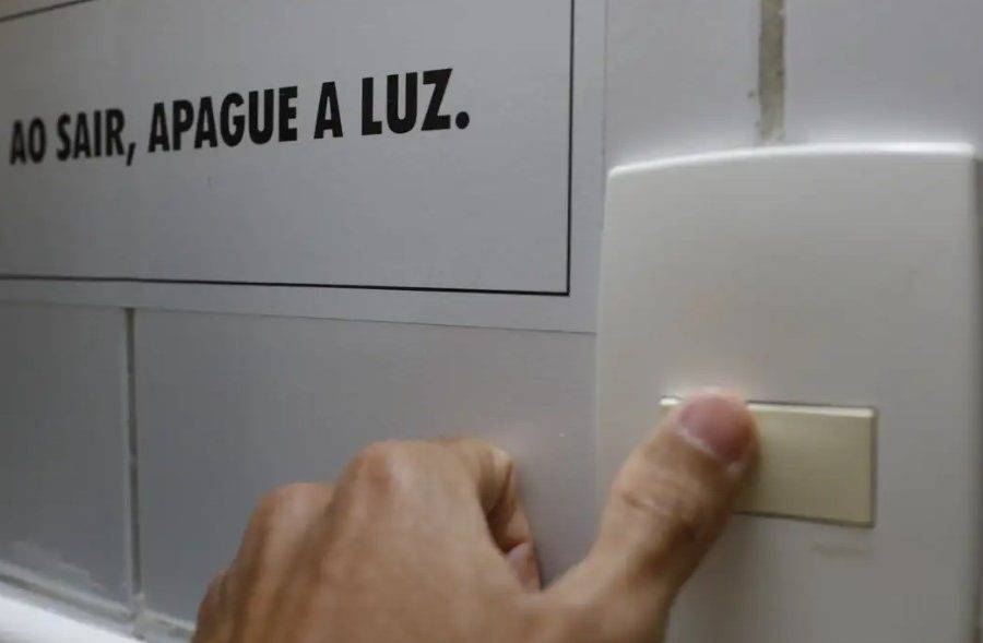 Com isso, os consumidores terão custo extra de R$ 7,87 a cada 100 quilowatts-hora (kWh) consumidos. Foto: Agência Brasil