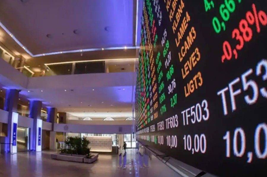 O índice Ibovespa, da B3, encerrou esta segunda-feira (28) aos 132.129 pontos, com queda de 1,04%. Foto: B3/ Divulgação