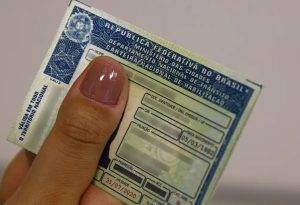 Segundo o ministro, o governo estuda formas de reduzir ao máximo o custo da CNH, permitindo que mais pessoas possam se qualificar e obter o documento. Foto: Agência Brasil