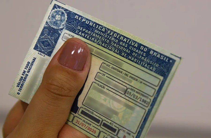 Segundo o ministro, o governo estuda formas de reduzir ao máximo o custo da CNH, permitindo que mais pessoas possam se qualificar e obter o documento. Foto: Agência Brasil