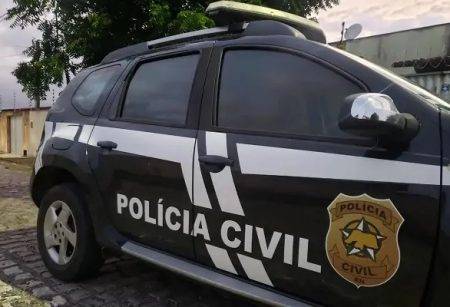 Polícia Civil do Rio Grande do Norte, com apoio da Polícia Civil da Paraíba e da Polícia Penal do RN, realizou o recambiamento do suspeito. Foto: Polícia Civil