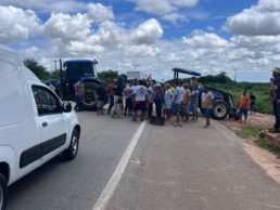 Manifestantes-bloqueiam-BR-304-em-Mossoro-e-cobram-conclusao-da-Estrada-do-Melao-