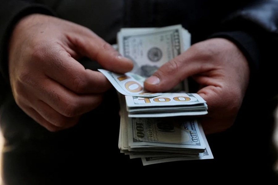 Dólar fecha a R$ 5,44 e registra maior alta semanal desde 2008
